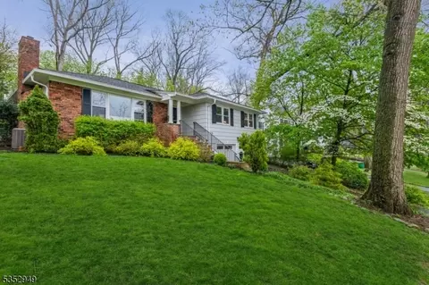 218 Mountain Ave, Summit, NJ 07901