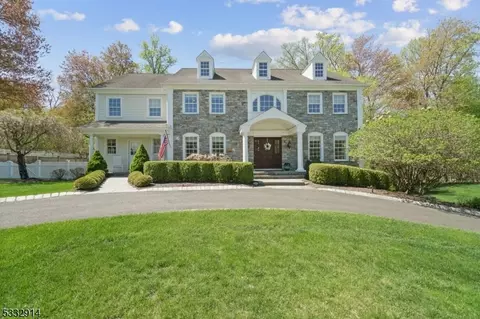 27 Howard St, Wyckoff, NJ 07481