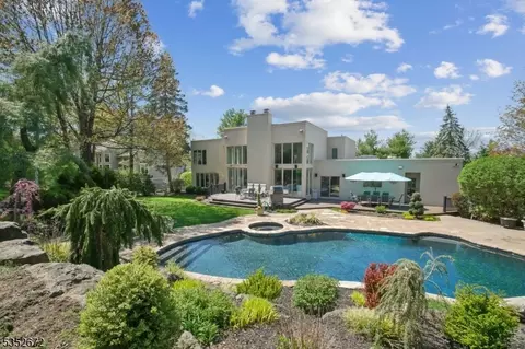 6 Heather Ln, Livingston, NJ 07039