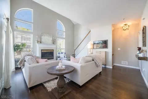 20 Wildflower Ln, Morristown, NJ 07960