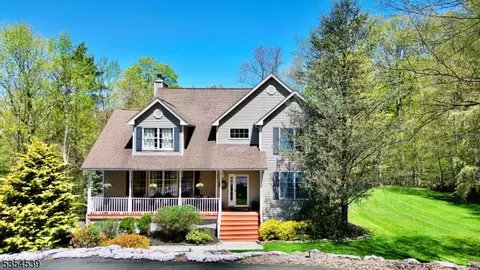 22 Forest Ridge Ter, Oak Ridge, NJ 07438