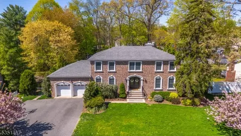 11 Hubbardton Rd, Wayne, NJ 07470
