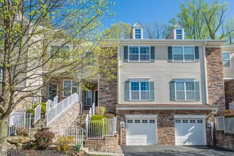 8 Scarborough Ct, Budd Lake, NJ 07828