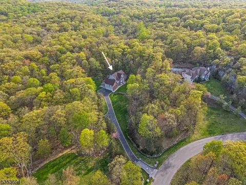 143 S Glen Rd, Kinnelon, NJ 07405