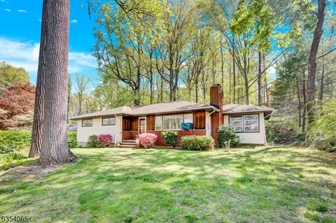 110 Redgate Rd W, Boonton, NJ 07005
