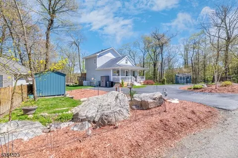 14 Ellisdale Rd, Hewitt, NJ 07421