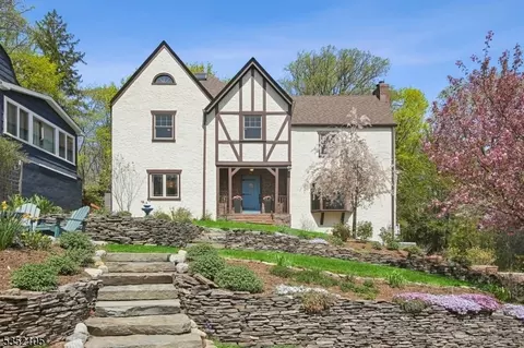 15 Warner Rd, Maplewood, NJ 07040