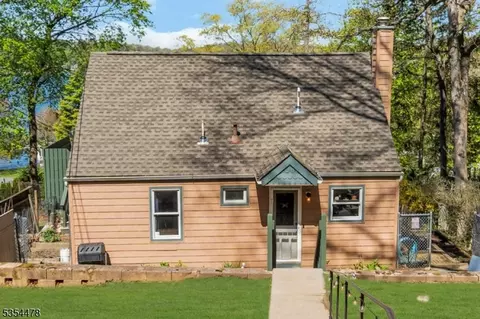 437 Windemere Ave, Mount Arlington, NJ 07856