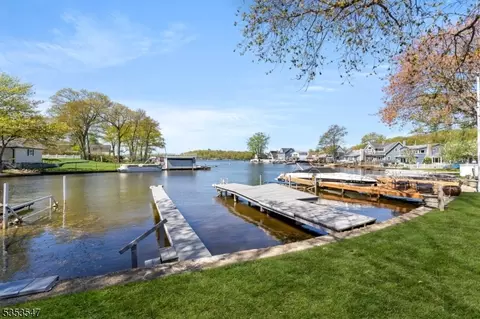 9 Benedict Dr, Lake Hopatcong, NJ 07849