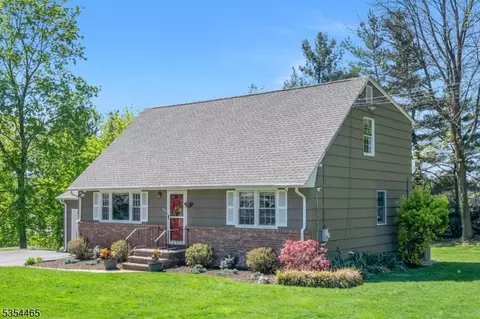 45 Hill St, Wyckoff, NJ 07481