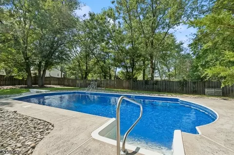 127 2nd St, Somerset, NJ 08873