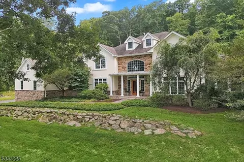 29 Sutton Rd, Lebanon, NJ 08833