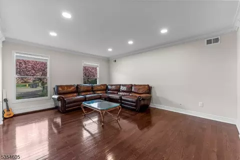 16 Dudley Ct, Wayne, NJ 07470 photo 7