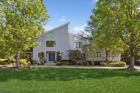 3 Blackberry Ln, North Caldwell, NJ 07006