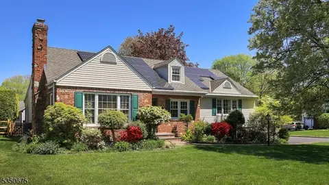 114 Meadowbrook Dr, North Plainfield, NJ 07062
