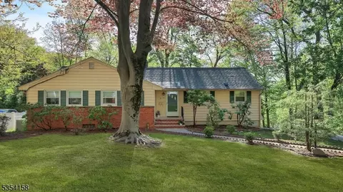 44 Evergreen Dr, Berkeley Heights, NJ 07922
