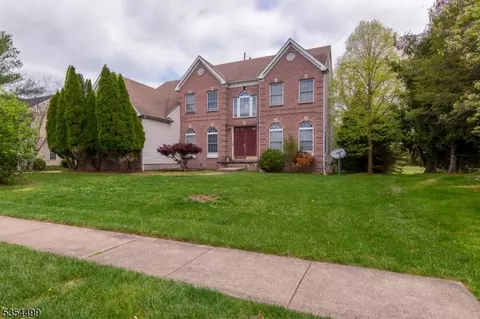 2 Deborah Dr, Somerset, NJ 08873