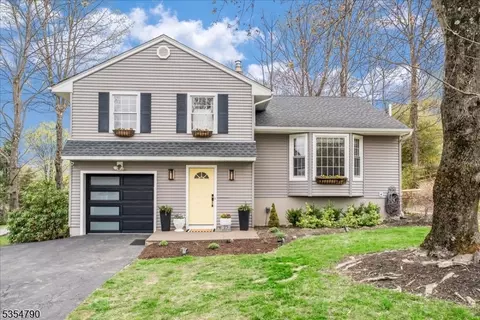 25 Wordsworth Pl, Sparta, NJ 07871
