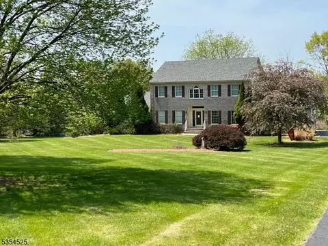 12 Maple Springs Rd, Pittstown, NJ 08867