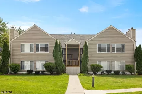 66 Falcon Ridge Way N, Hamburg, NJ 07419