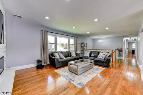7 King Ct, Wayne, NJ 07470 photo 8