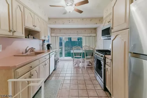 29 Hickory Rd, Nutley, NJ 07110 photo 6