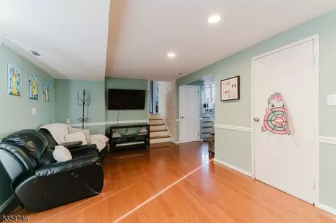 29 Hickory Rd, Nutley, NJ 07110 photo 11