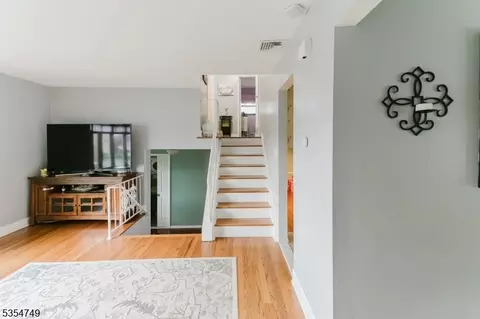 29 Hickory Rd, Nutley, NJ 07110 photo 8