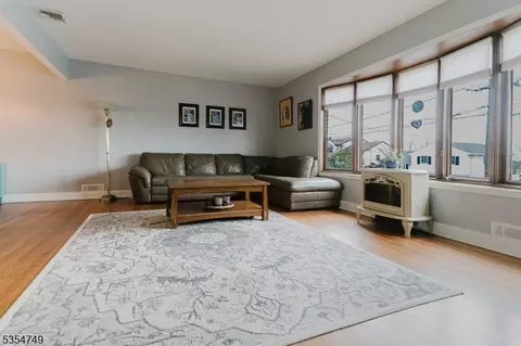 29 Hickory Rd, Nutley, NJ 07110 photo 3