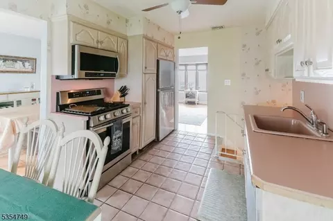 29 Hickory Rd, Nutley, NJ 07110 photo 7