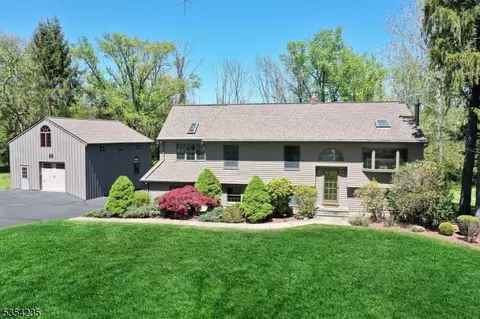 18 Bissell Rd, Lebanon, NJ 08833