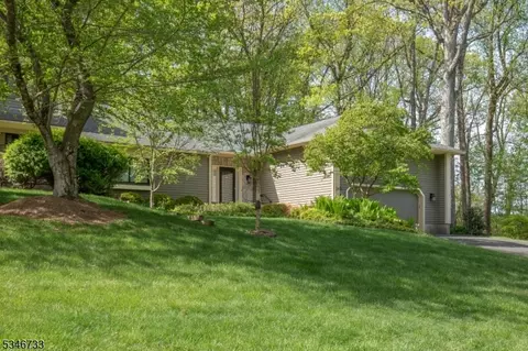 24 Hunters Cir, Lebanon, NJ 08833