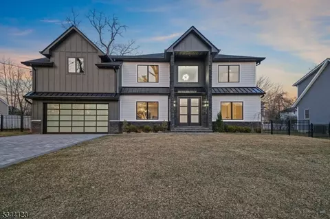 131 Winslow Ter, Glen Rock, NJ 07452