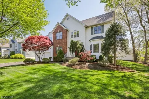 2 Schindler Way, Livingston, NJ 07039