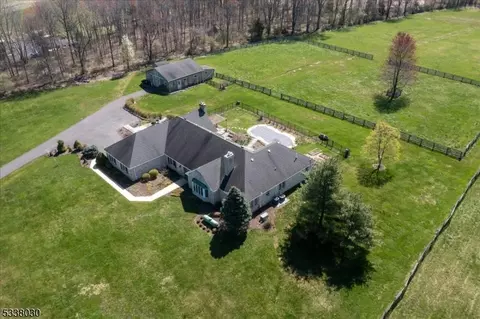 94 Brookville Hollow Rd, Stockton, NJ 08559