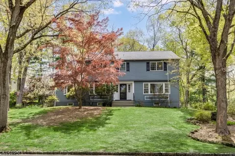 3 Kingston Dr, Livingston, NJ 07039