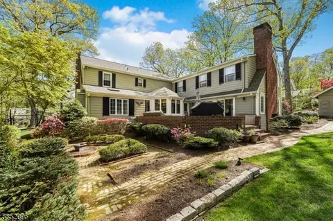 14 Grove St, Caldwell, NJ 07006