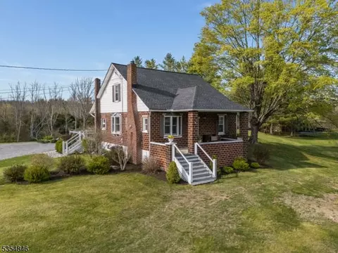 27 Stillwater Rd, Hardwick Twp, NJ 07825
