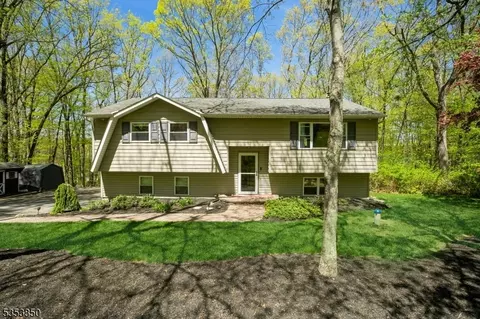 37 Brookwood Rd, Stanhope, NJ 07874
