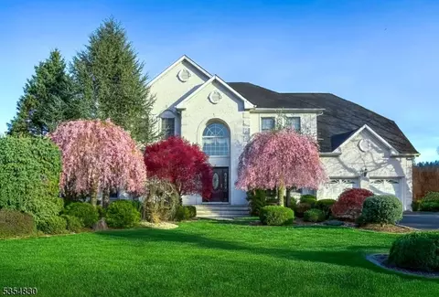 8 Softwood Way, Warren, NJ 07059