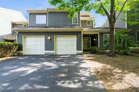 35 Greenbriar Ln, Annandale, NJ 08801