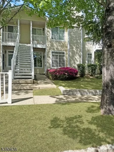 65 Wentworth Rd, Bedminster, NJ 07921