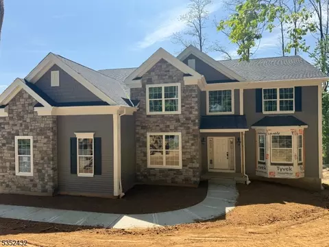 23 Gates Ave, Gillette, NJ 07933