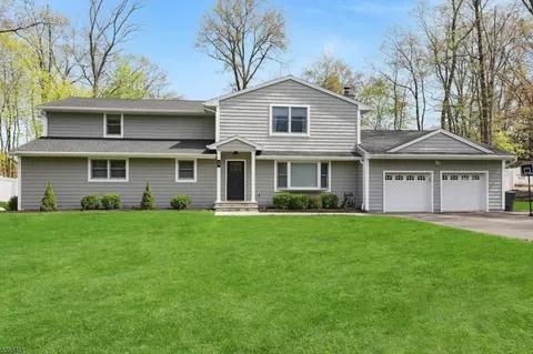 59 Powhatan Path, Oakland, NJ 07436