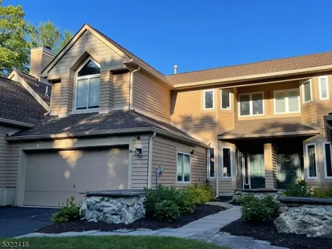 39 Sugar Maple Ln, Hamburg, NJ 07419