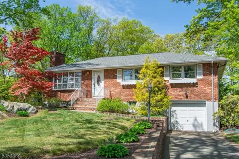 42 Hillcrest Dr, Bloomingdale, NJ 07403