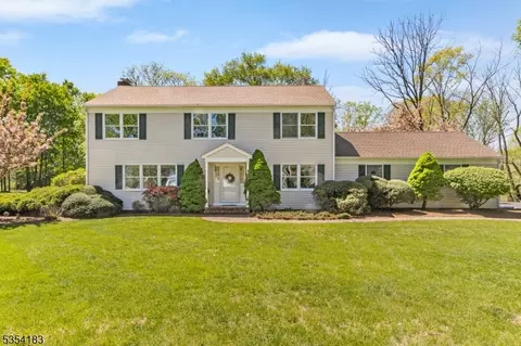 32 Platz Dr, Skillman, NJ 08558