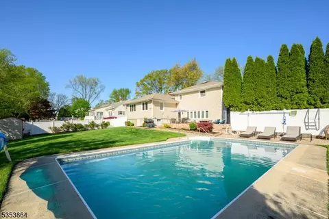 91 Armstrong Dr, Clark, NJ 07066 photo 33