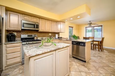 91 Armstrong Dr, Clark, NJ 07066 photo 11