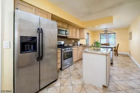 91 Armstrong Dr, Clark, NJ 07066 photo 14